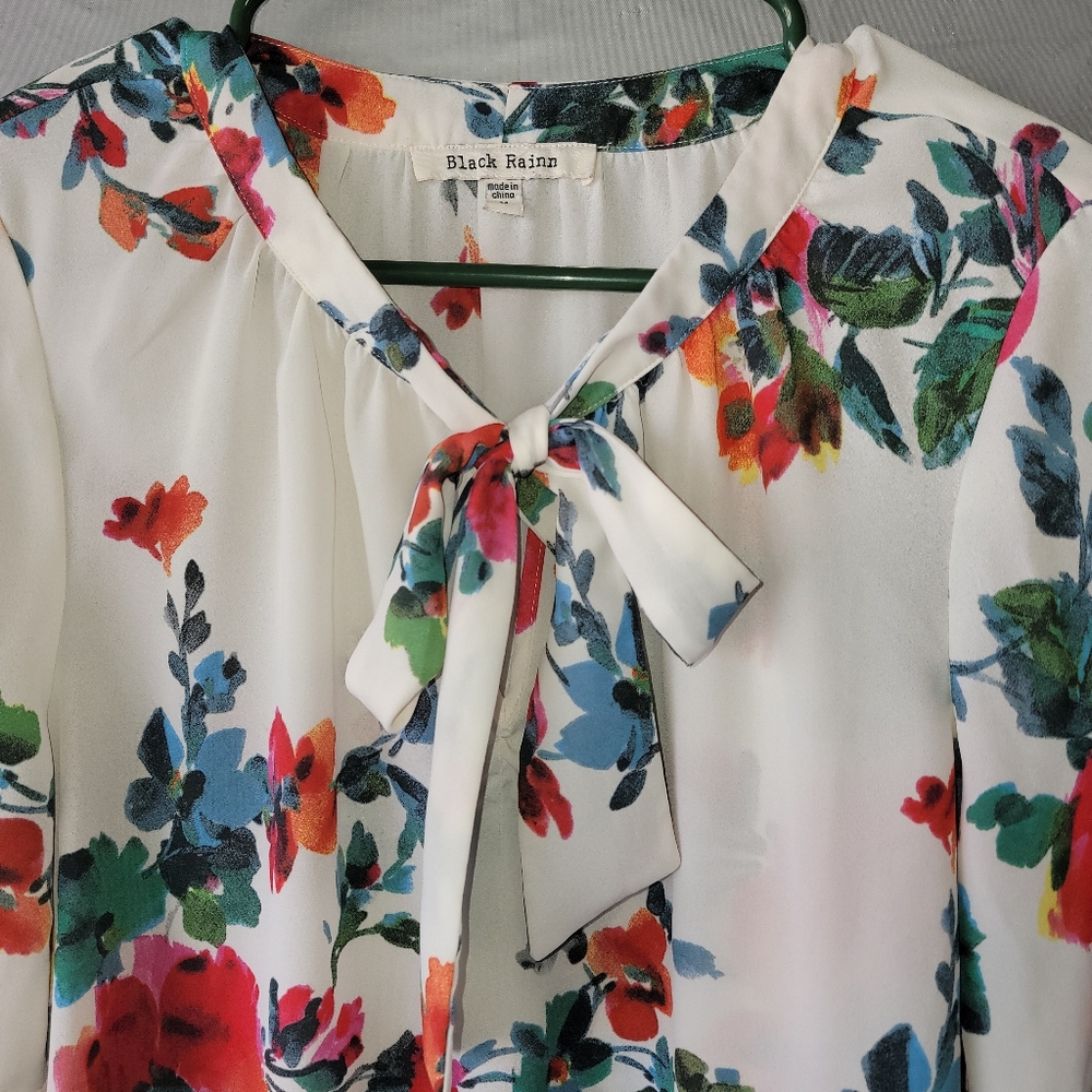 Flower Blouse - Picture 6 of 7